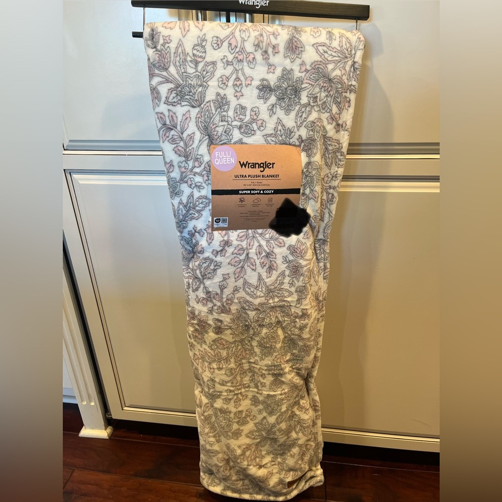 Wrangler Plush Blanket with Floral Pattern in Gray and Pink